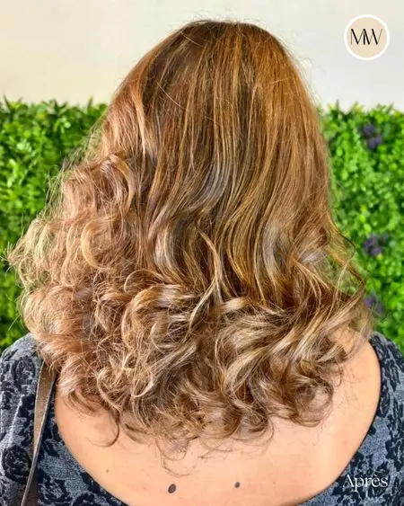 Balayage miel, boucles serrées — Salon MW Coiffure, Saint-Gilles-les-Bains, La Réunion