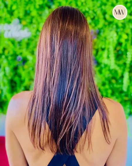 Coupe en V, brillance auburn — Salon MW Coiffure, Saint-Gilles-les-Bains, La Réunion