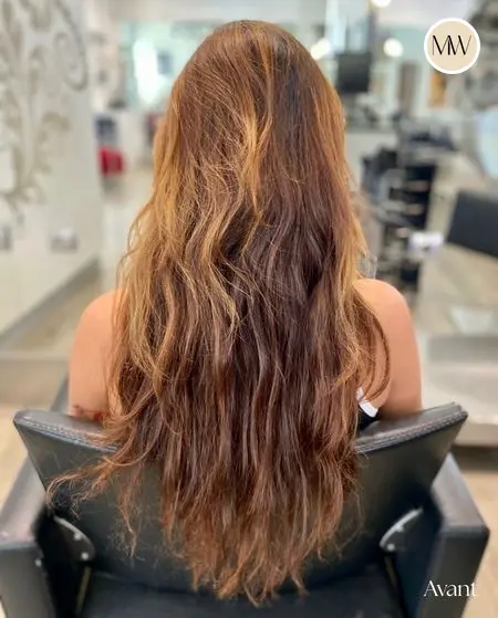 Très longs cheveux ondulés, brun naturel — Salon MW Coiffure, Saint-Gilles-les-Bains, La Réunion