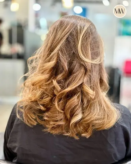 Balayage doré, boucles souples — Salon MW Coiffure, Saint-Gilles-les-Bains, La Réunion